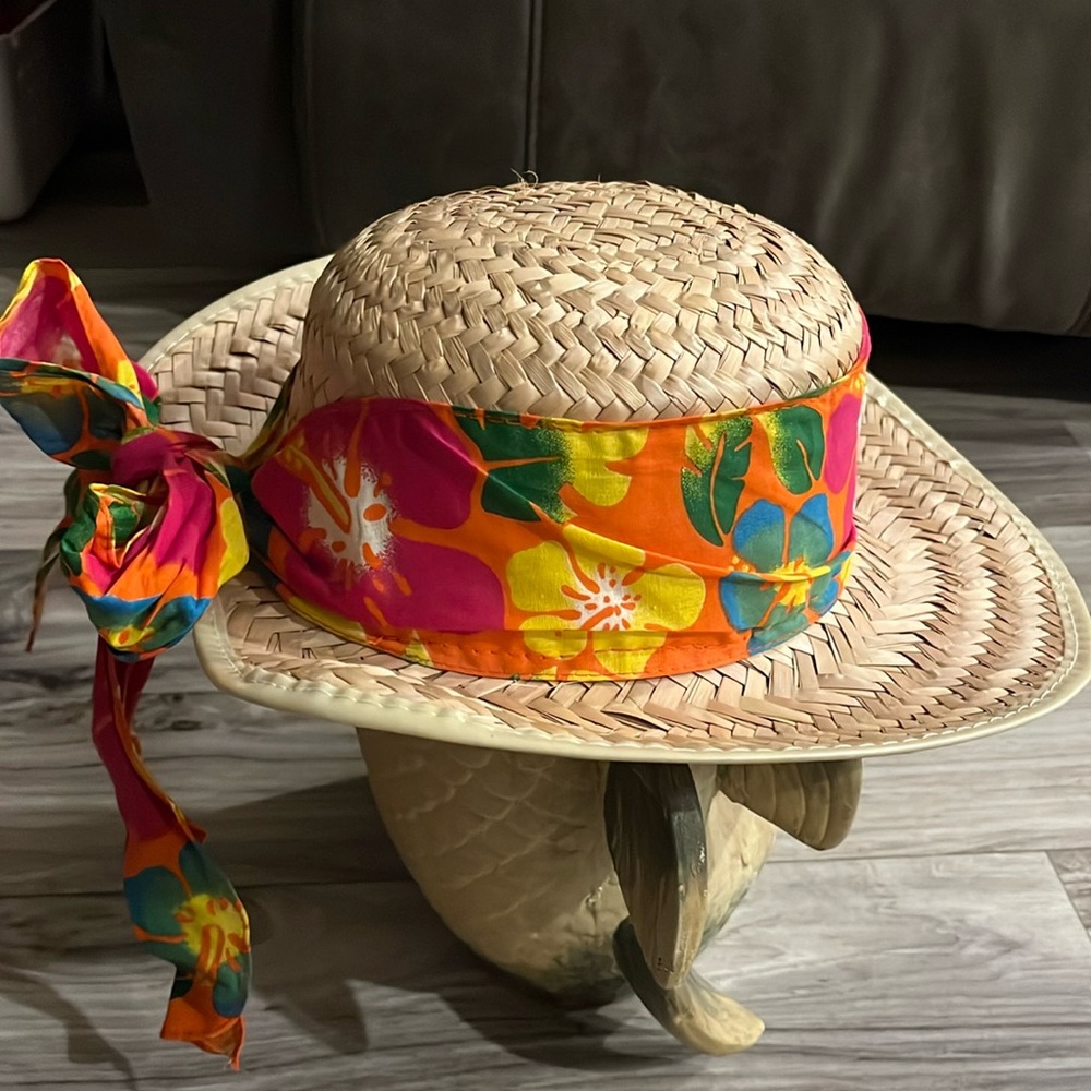 Women’s Straw Hat w/Floral Band - Picture 4 of 7